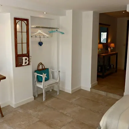 Bed & Breakfast Breeze Boutique Guest Rooms, 4*