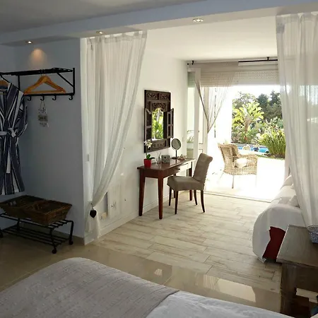 Breeze Boutique Guest Rooms,