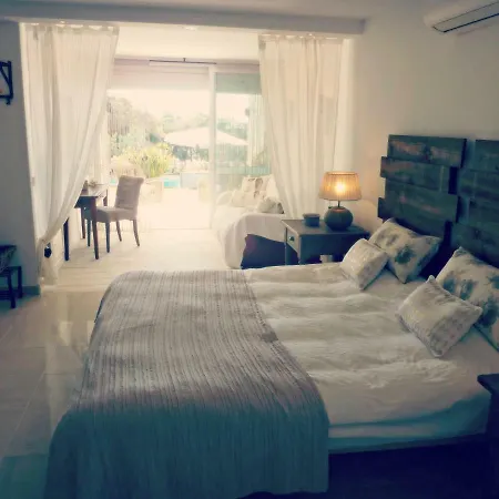 Breeze Boutique Guest Rooms, 4*